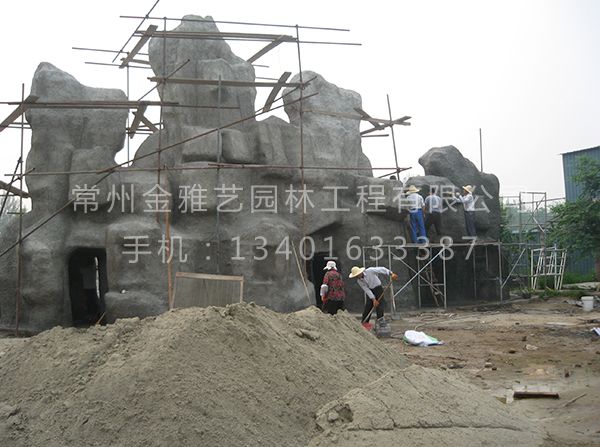 塑石假山施工現場(chǎng) (1)